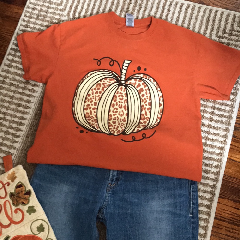 Womens Fall T-shirt Orange with a Pumpkin on the front, Great Condition, Size M